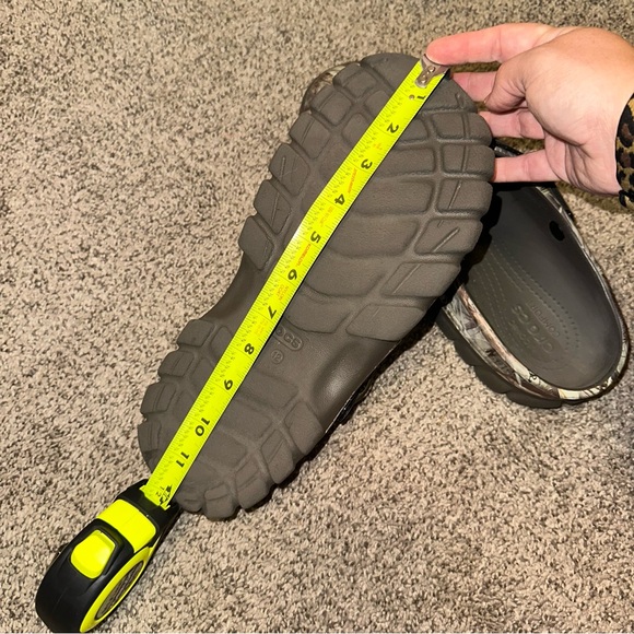 Crocs Shoes Crocs Realtree with adjustable straps
Camouflage Shoes Men's size 12 - Picture 9 of 9